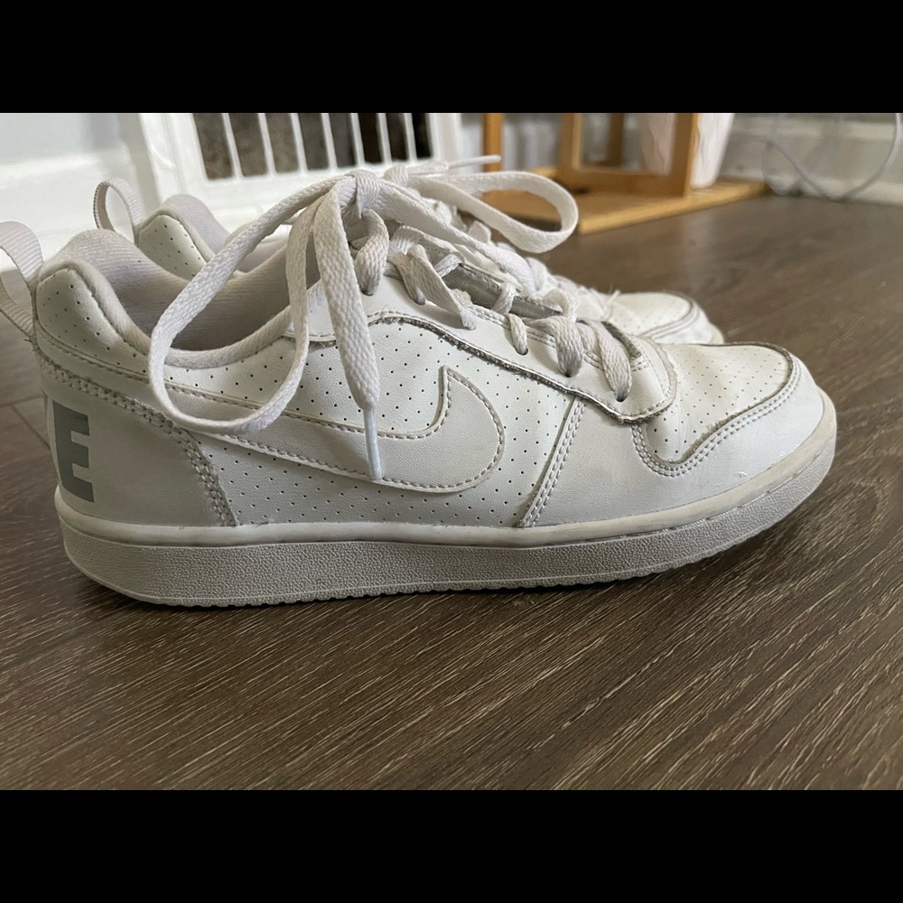 5.5Y Nike Air Force 1’s
